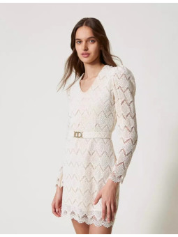 Robe courte en dentelle...