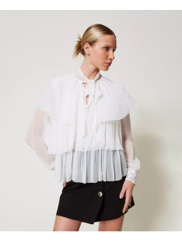 Blouse en crêpe georgette...