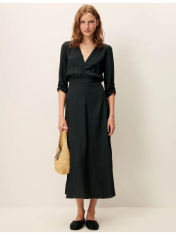nylia robe
