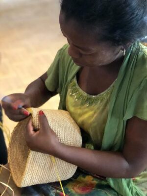 Made in Mada et ses accessoires en raphia naturel